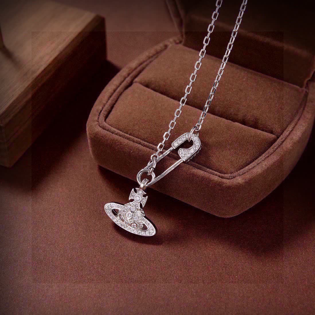 Vivienne Westwood Classic Anglomania Satellite Necklace